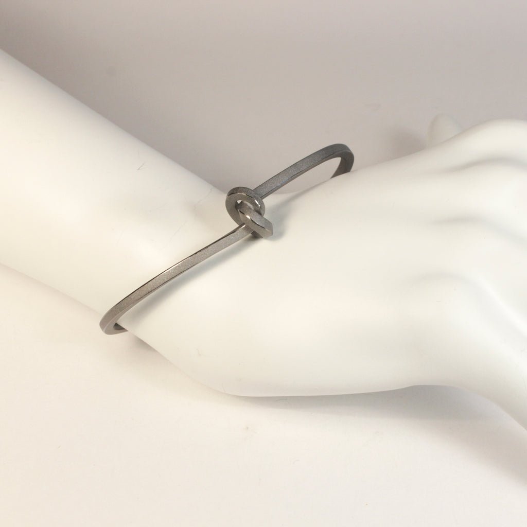 ARM 11 - Armschmuck Knoten kantig