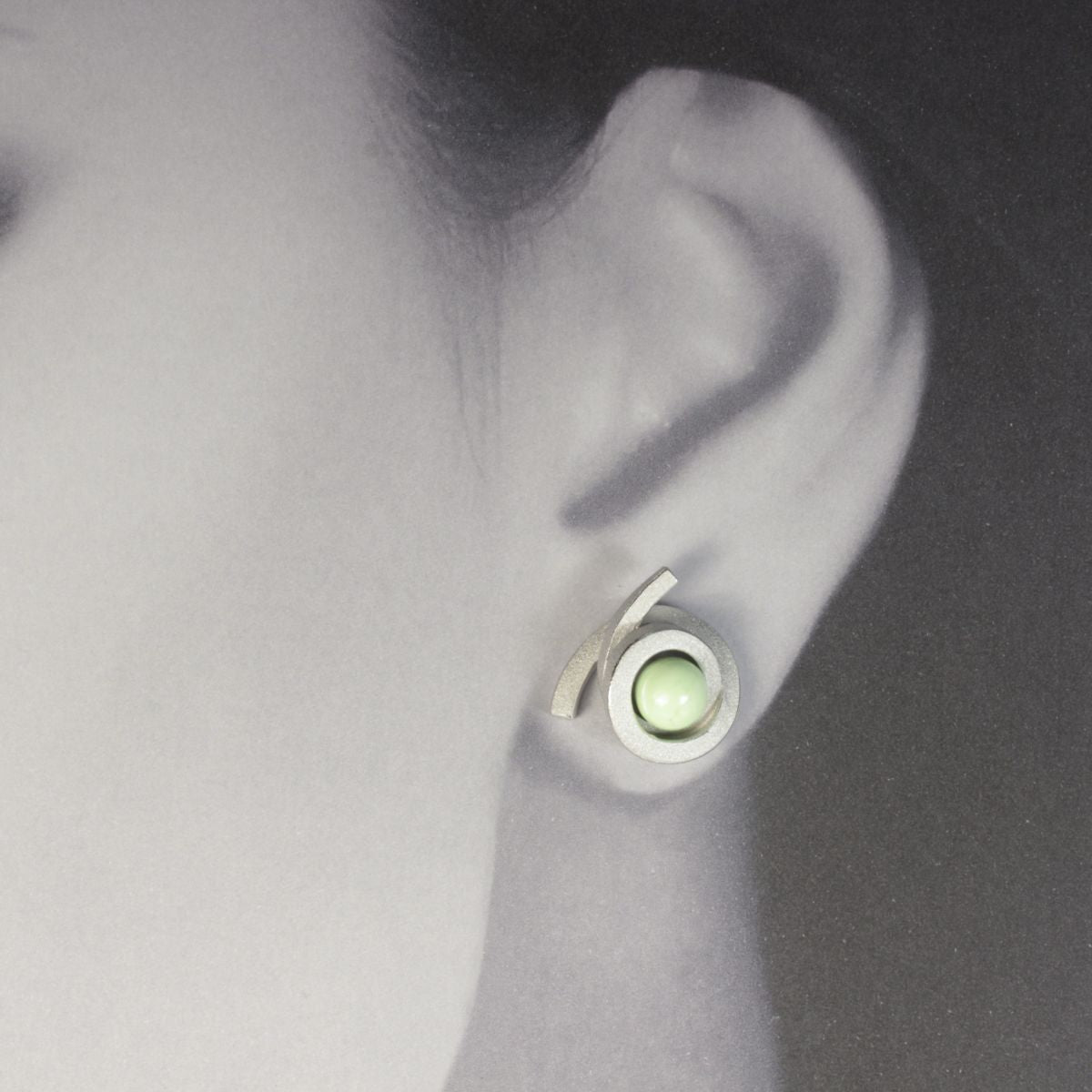 OST P11 - Ohrstecker Perl-Spirale