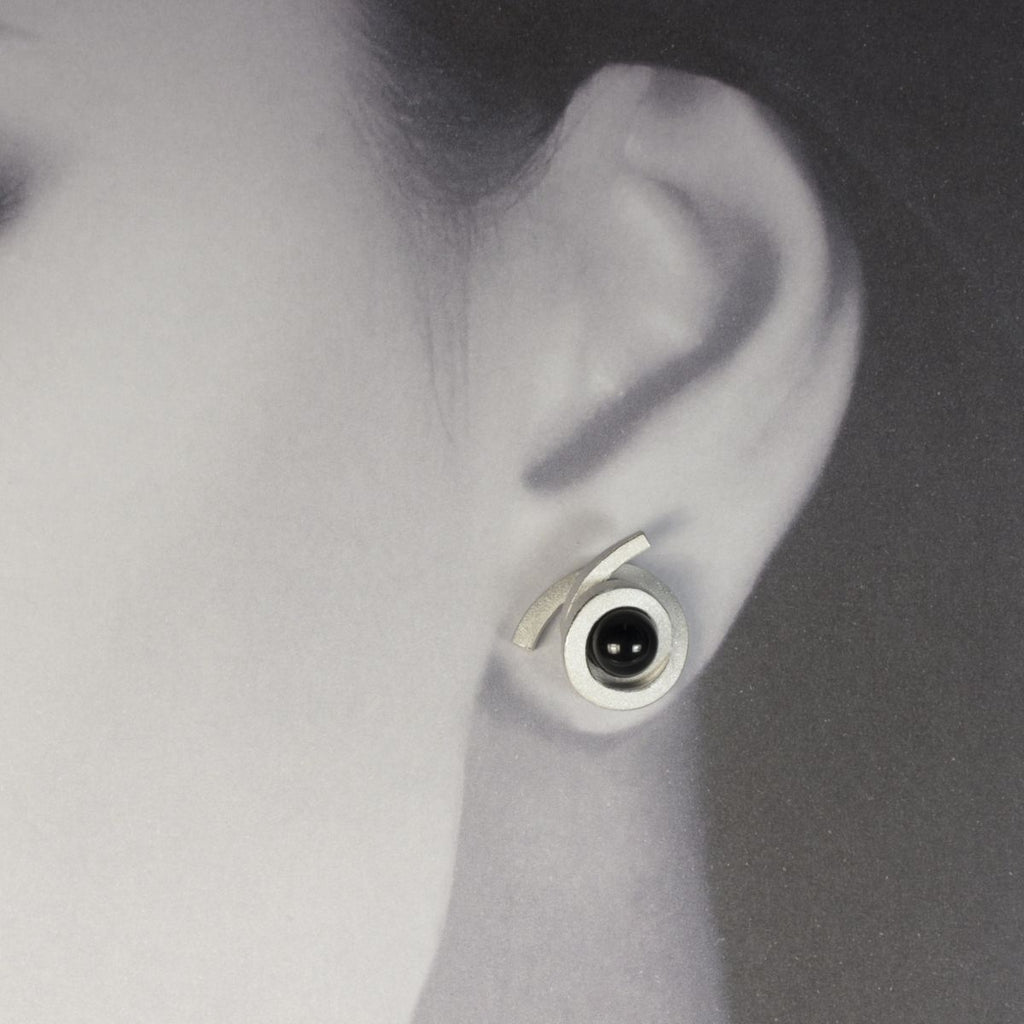 OST P11 - Ohrstecker Perl-Spirale