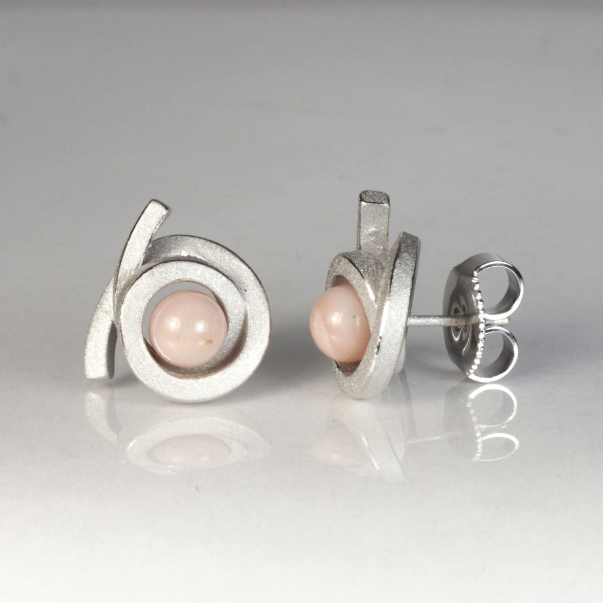 OST P11 - Ohrstecker Perl-Spirale