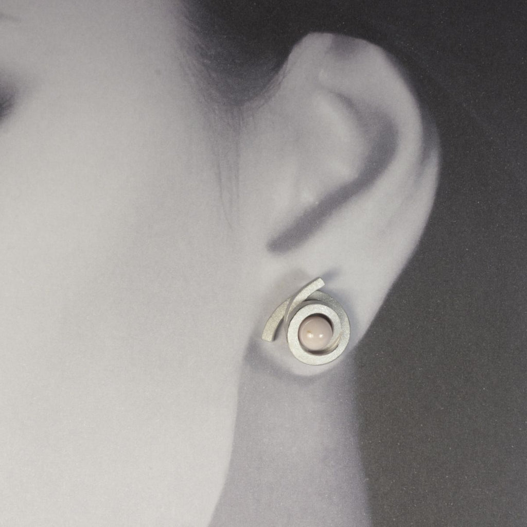 OST P11 - Ohrstecker Perl-Spirale
