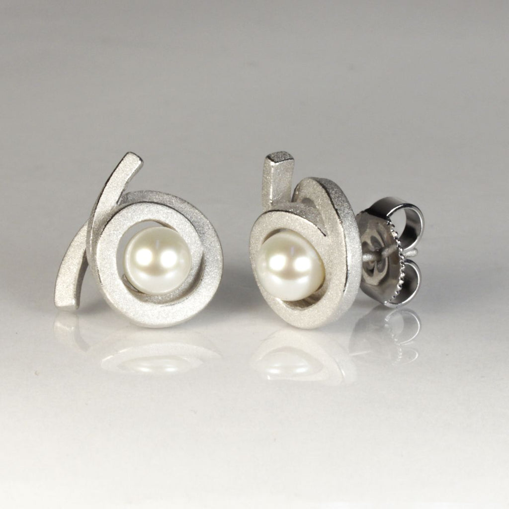 OST P11 - Ohrstecker Perl-Spirale