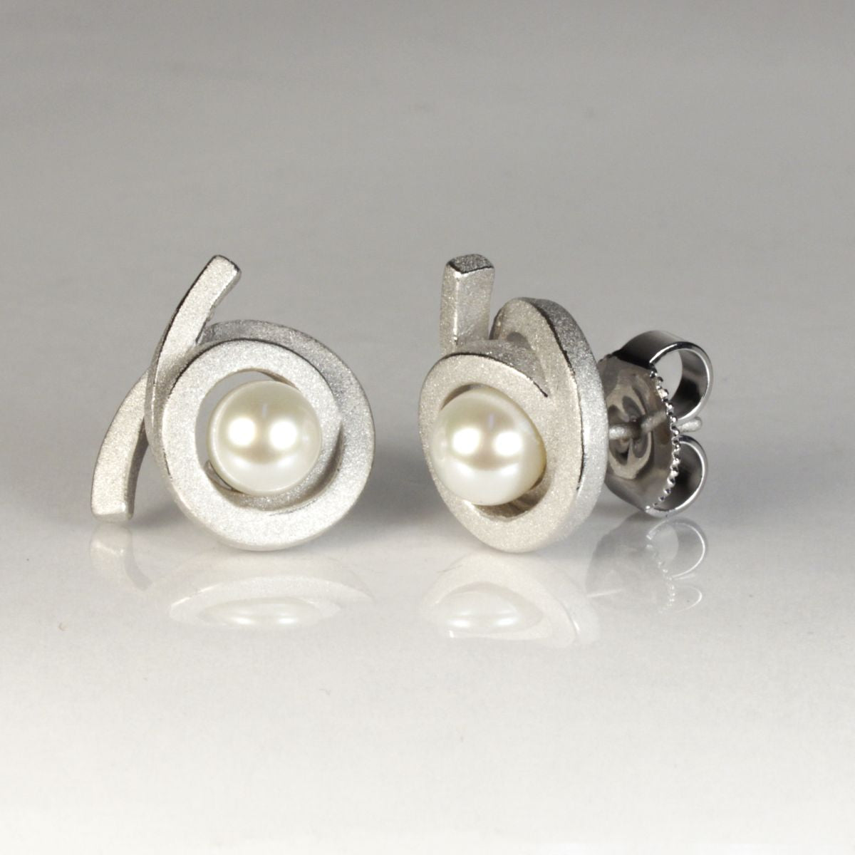 OST P11 - Ohrstecker Perl-Spirale