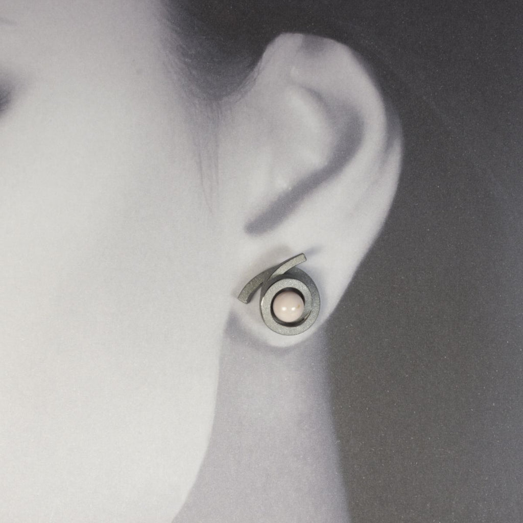 OST P11 - Ohrstecker Perl-Spirale