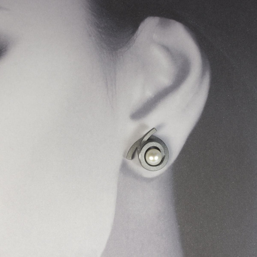 OST P11 - Ohrstecker Perl-Spirale